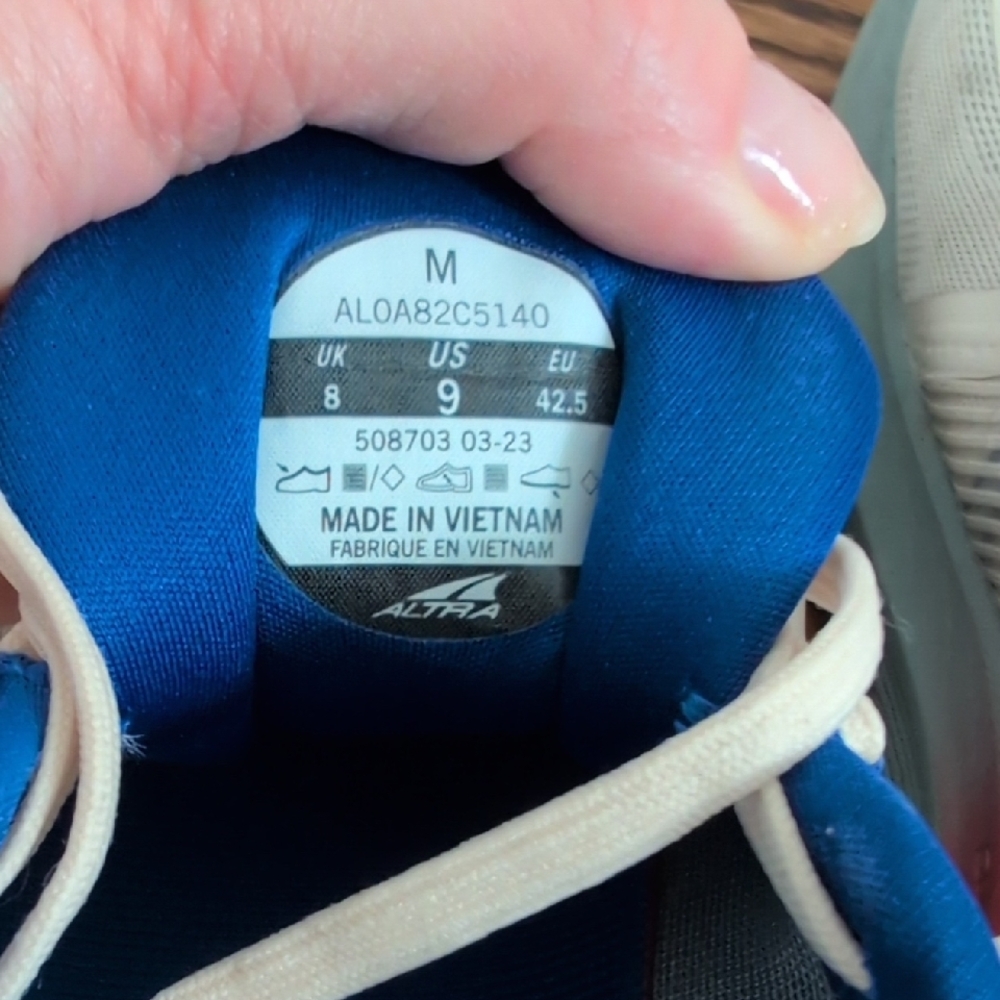 Altra Men's Paradigm 7 Running Shoes - Picture 2 of 8